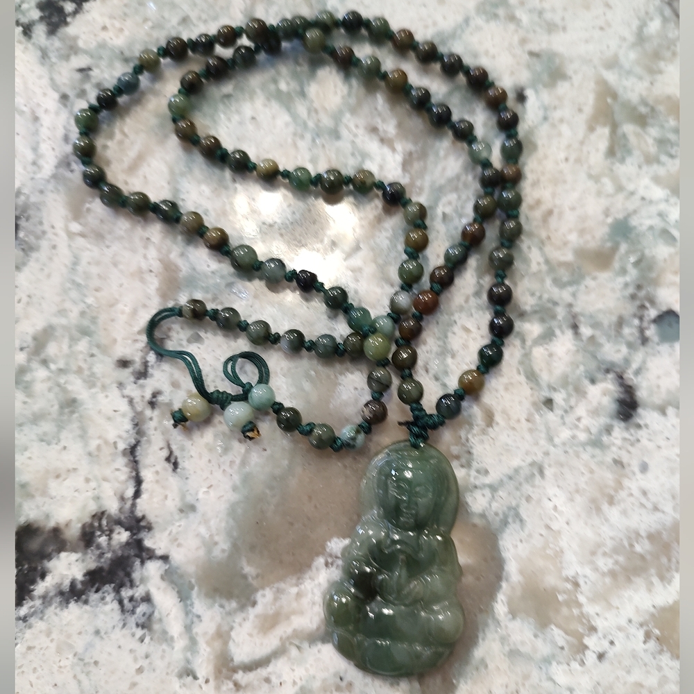 Jade Buddha necklace - Picture 2 of 4